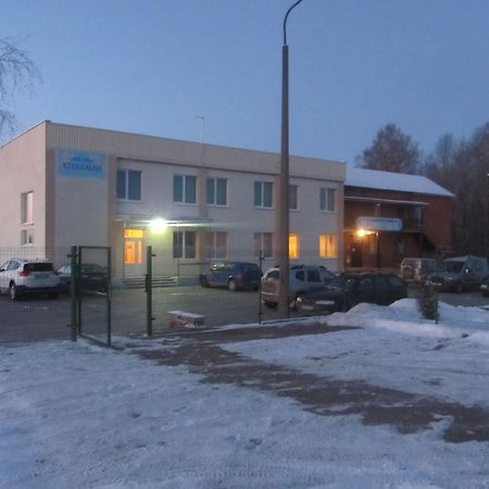 Hotel Viesu Maja Ezerkalns à Krāslava Extérieur photo