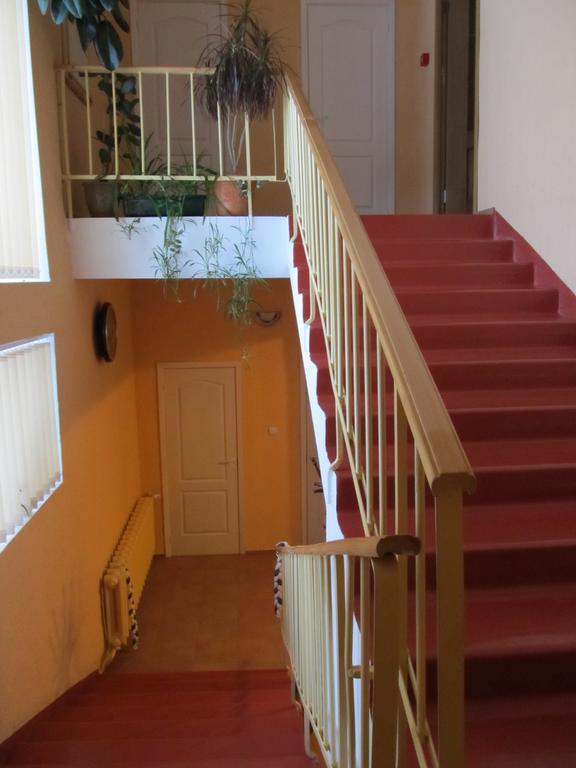 Hotel Viesu Maja Ezerkalns à Krāslava Extérieur photo