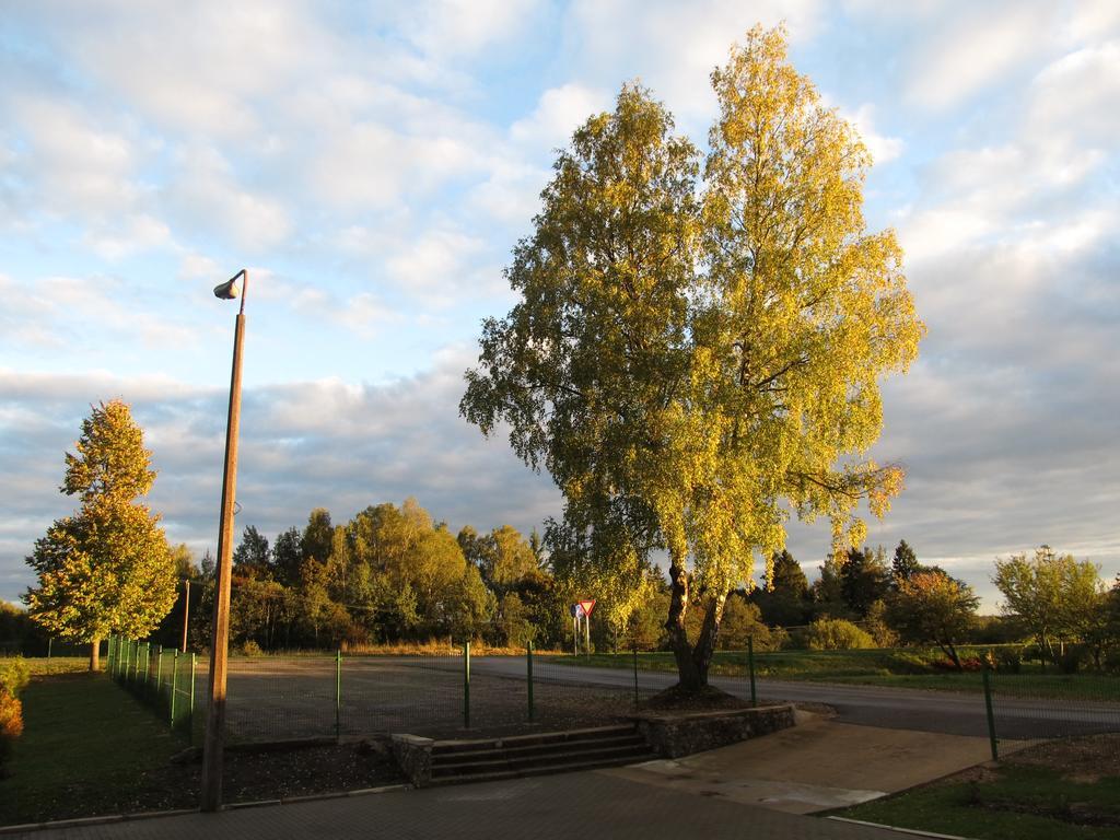 Hotel Viesu Maja Ezerkalns à Krāslava Extérieur photo