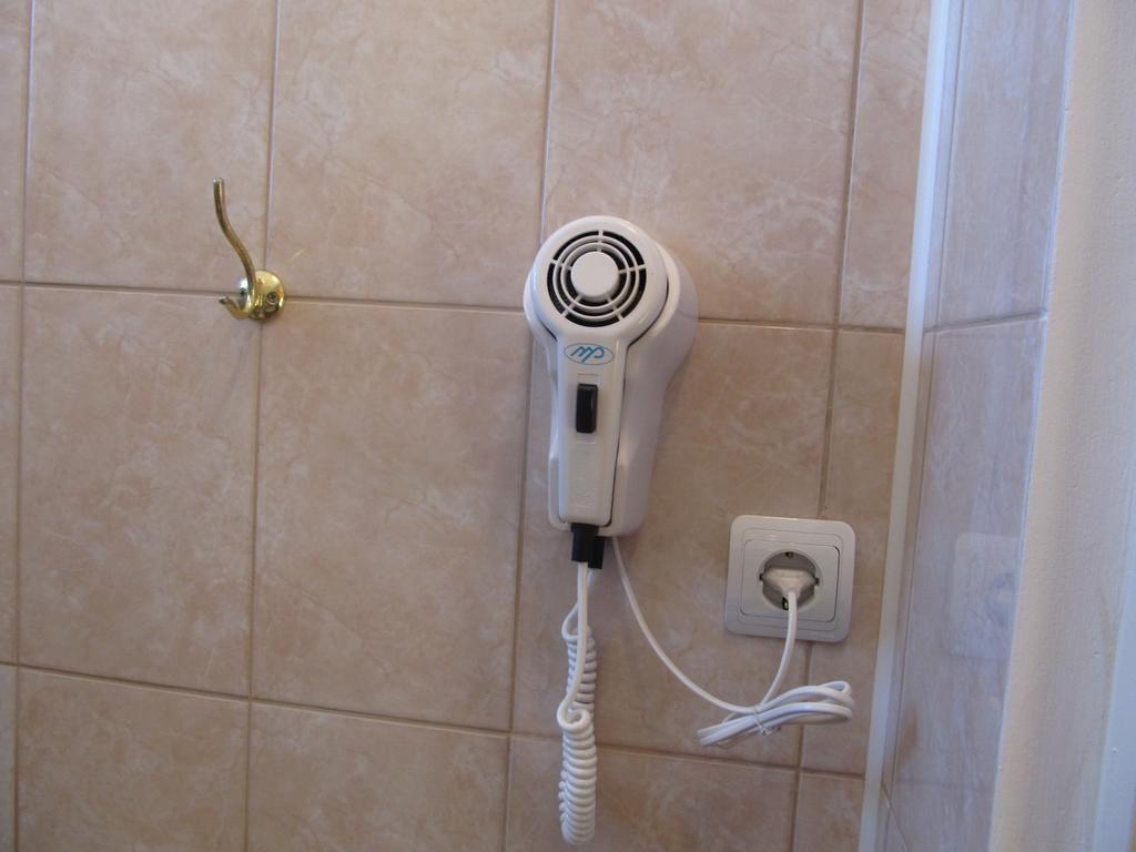 Hotel Viesu Maja Ezerkalns à Krāslava Extérieur photo