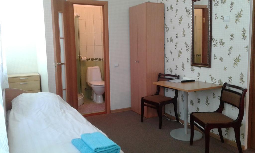 Hotel Viesu Maja Ezerkalns à Krāslava Extérieur photo