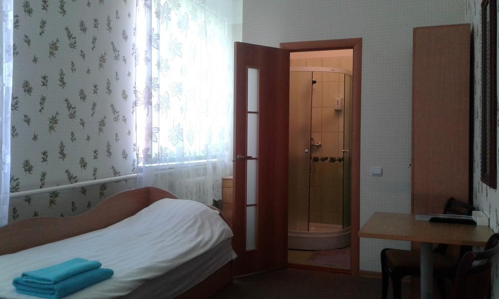Hotel Viesu Maja Ezerkalns à Krāslava Extérieur photo