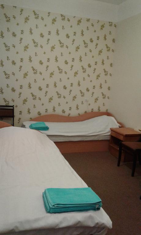 Hotel Viesu Maja Ezerkalns à Krāslava Extérieur photo