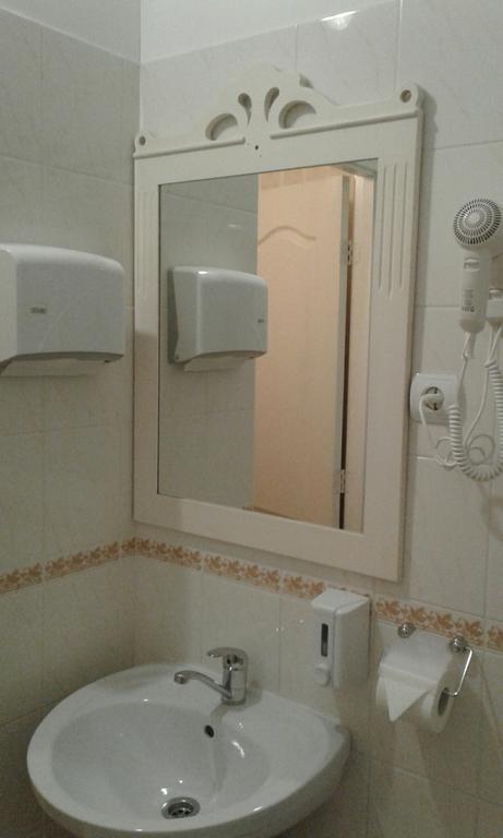 Hotel Viesu Maja Ezerkalns à Krāslava Extérieur photo