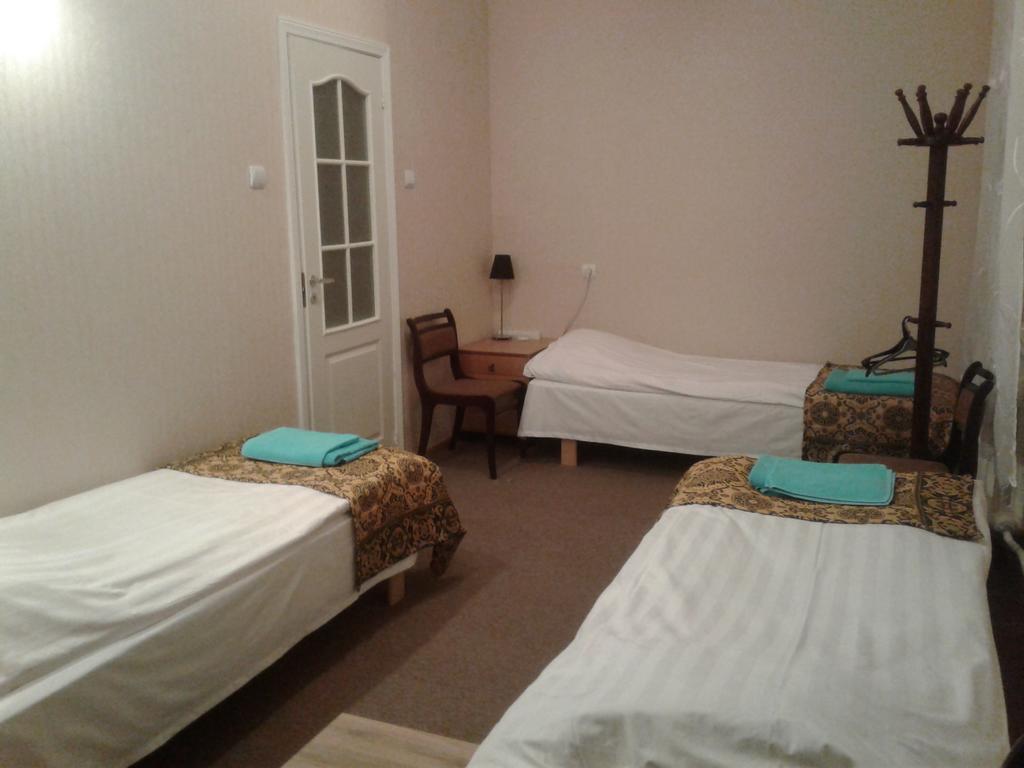 Hotel Viesu Maja Ezerkalns à Krāslava Extérieur photo
