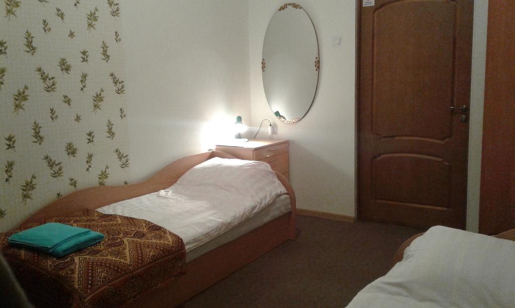 Hotel Viesu Maja Ezerkalns à Krāslava Extérieur photo